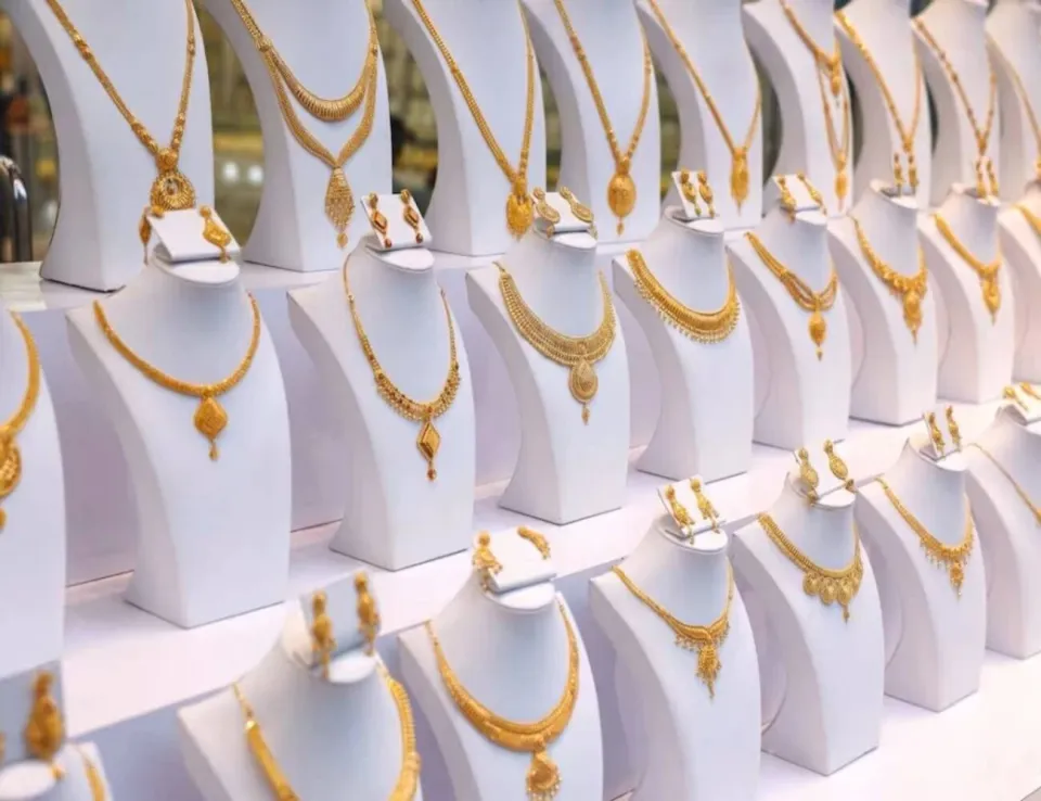 تراجع الذهب في الإمارات مع ارتفاعه عالمياً فوق 4000 دولار تراجع الذهب في الإمارات مع ارتفاعه عالمياً فوق 4000 دولار