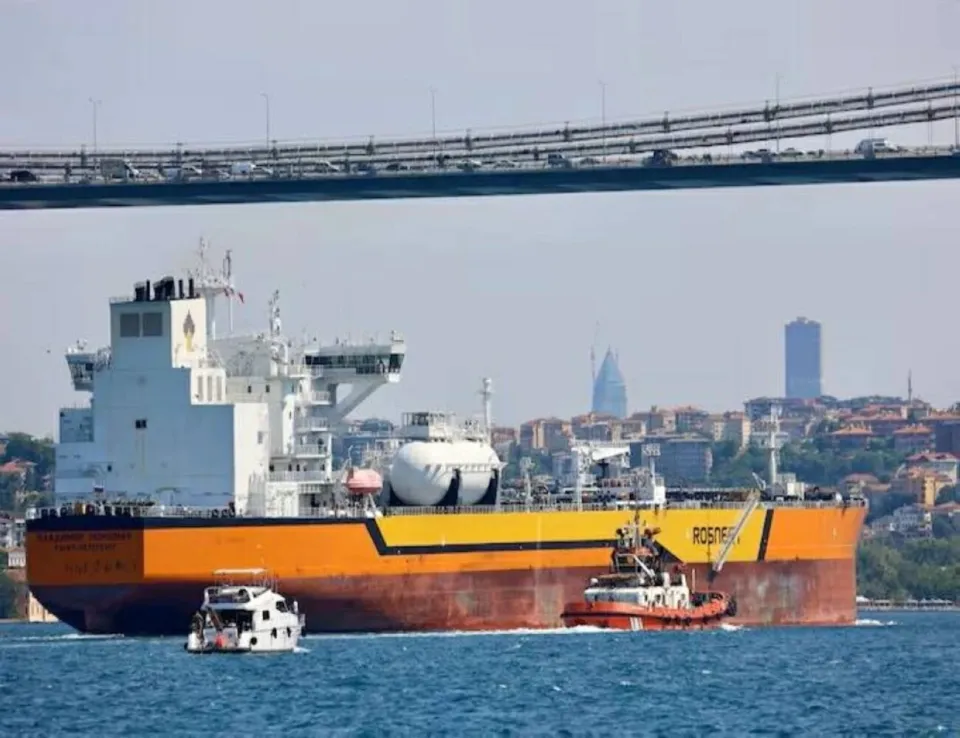 العقوبات على النفط الروسي قد ترفع الأسعار مؤقتًا