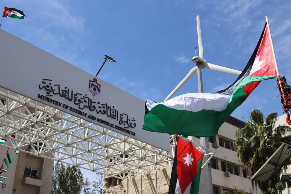 الأردن يتسلم أكثر من 117 ألف برميل نفط عراقي ومباحثات لتمديد الاتفاق الأردن يتسلم أكثر من 117 ألف برميل نفط عراقي ومباحثات لتمديد الاتفاق