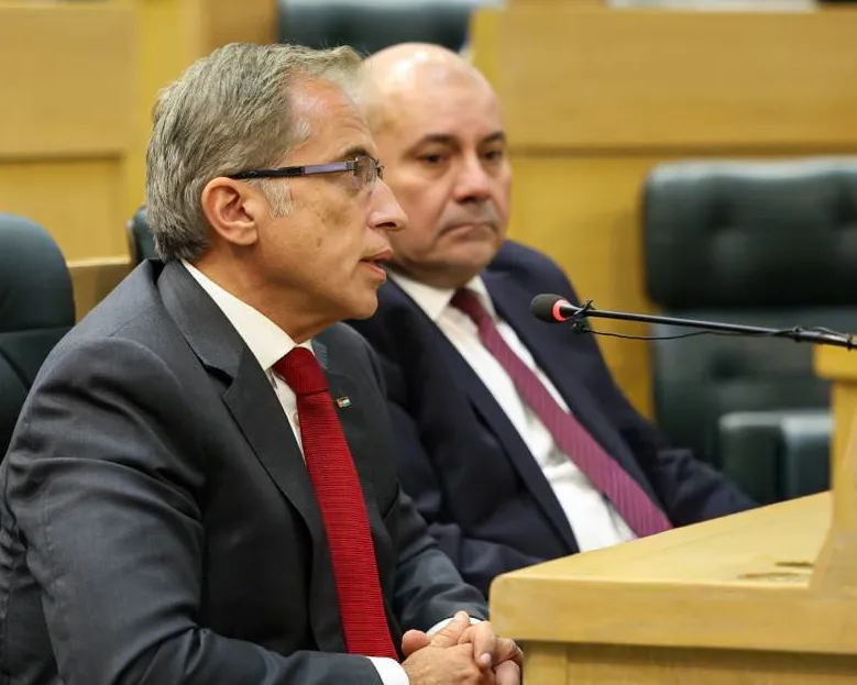 رئيس الوزراء يؤكد التزام الحكومة بتنفيذ توجيهات الملك في افتتاح الدورة البرلمانية