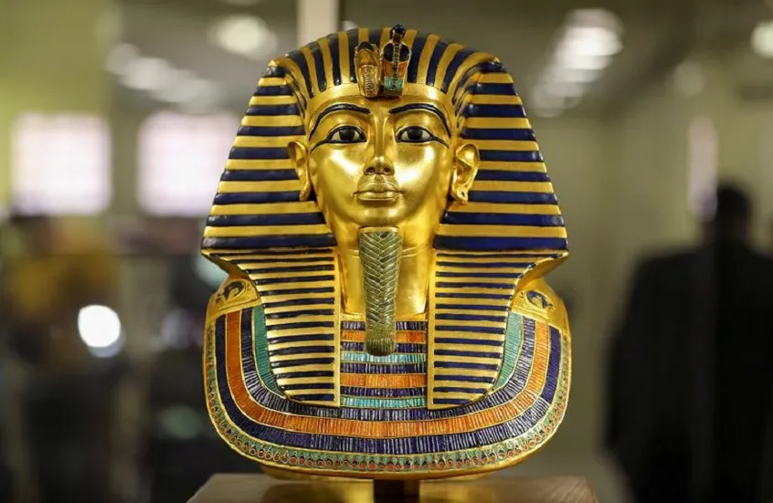 القناع الذهبي للملك بسوسنس الأول يخطف الأنظار في المتحف المصري القناع الذهبي للملك بسوسنس الأول يخطف الأنظار في المتحف المصري
