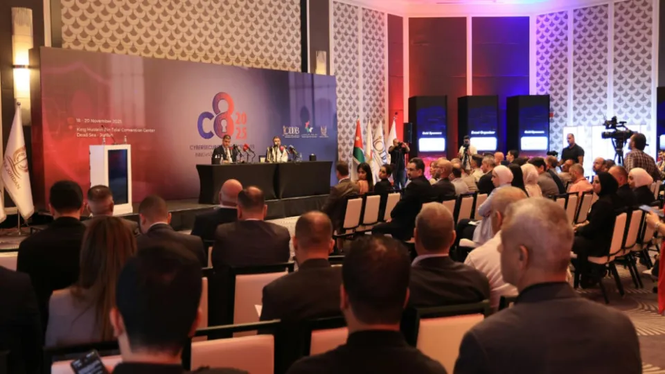 مؤتمر صحفي للإعلان عن تفاصيل فعالية معرض ومؤتمر التقدم والابتكار والتكنولوجيا بالأمن السيبراني برعاية سمو ولي العهد   عقد كل من المركز الوطني للأمن السيبراني، والمركز الأردني للتصميم والتطوير جودبي، وشركة معرض ومؤتمر العمليات الخاصة سوفكس الأردن، اليوم الثلاثاء، مؤتمرا صحفيا في فندق سانت ريجس للإعلان عن تفاصيل معرض ومؤتمر التقدم والابتكار والتكنولوجيا بالأمن السيبراني C8 2025 الذي سيقام تحت رعاية صاحب السمو الملكي الأمير الحسين بن عبدالله الثاني ولي العهد المعظم، في مركز الملك الحسين بن طلال للمؤتمرات في البحر الميت. وسيكون المعرض و المؤتمر بتنظيم مشترك من المركز الوطني للأمن السيبراني والمركز الأردني للتصميم والتطوير وشركة معرض ومؤتمر العمليات الخاصة سوفكس الأردن، خلال الفترة من 18-20 تشرين الثاني 2025، والذي يعتبر منصة إقليمية متخصصة في الأمن السيبراني تهدف إلى ترسيخ مكانة الأردن  في مجال الأمن السيبراني استجابة مع التقدم التكنولوجي وتقنيات المستقبل، إذ يضم C8 هذا العام عدة فعاليات: قمة الدوت سايبر، مسابقة آرميثون الدولية، معرض الذكاء الاصطناعي، مسابقة اختراق حي، وتمرين سيبراني CYBER DRILL لأبرز قطاعات الب مؤتمر صحفي للإعلان عن تفاصيل فعالية معرض ومؤتمر التقدم والابتكار والتكنولوجيا بالأمن السيبراني برعاية سمو ولي العهد   عقد كل من المركز الوطني للأمن السيبراني، والمركز الأردني للتصميم والتطوير جودبي، وشركة معرض ومؤتمر العمليات الخاصة سوفكس الأردن، اليوم الثلاثاء، مؤتمرا صحفيا في فندق سانت ريجس للإعلان عن تفاصيل معرض ومؤتمر التقدم والابتكار والتكنولوجيا بالأمن السيبراني C8 2025 الذي سيقام تحت رعاية صاحب السمو الملكي الأمير الحسين بن عبدالله الثاني ولي العهد المعظم، في مركز الملك الحسين بن طلال للمؤتمرات في ا
