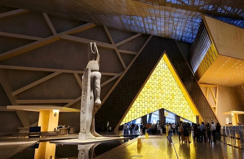 زعماء العالم يتوافدون إلى القاهرة لحضور افتتاح المتحف المصري الكبير.. أضخم حدث ثقافي في القرن زعماء العالم يتوافدون إلى القاهرة لحضور افتتاح المتحف المصري الكبير.. أضخم حدث ثقافي في القرن