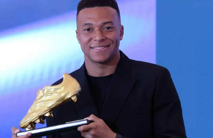 مبابي يتوّج بالحذاء الذهبي الإسباني ويؤكد: "هذه مجرد البداية" مبابي يتوّج بالحذاء الذهبي الإسباني ويؤكد: "هذه مجرد البداية"