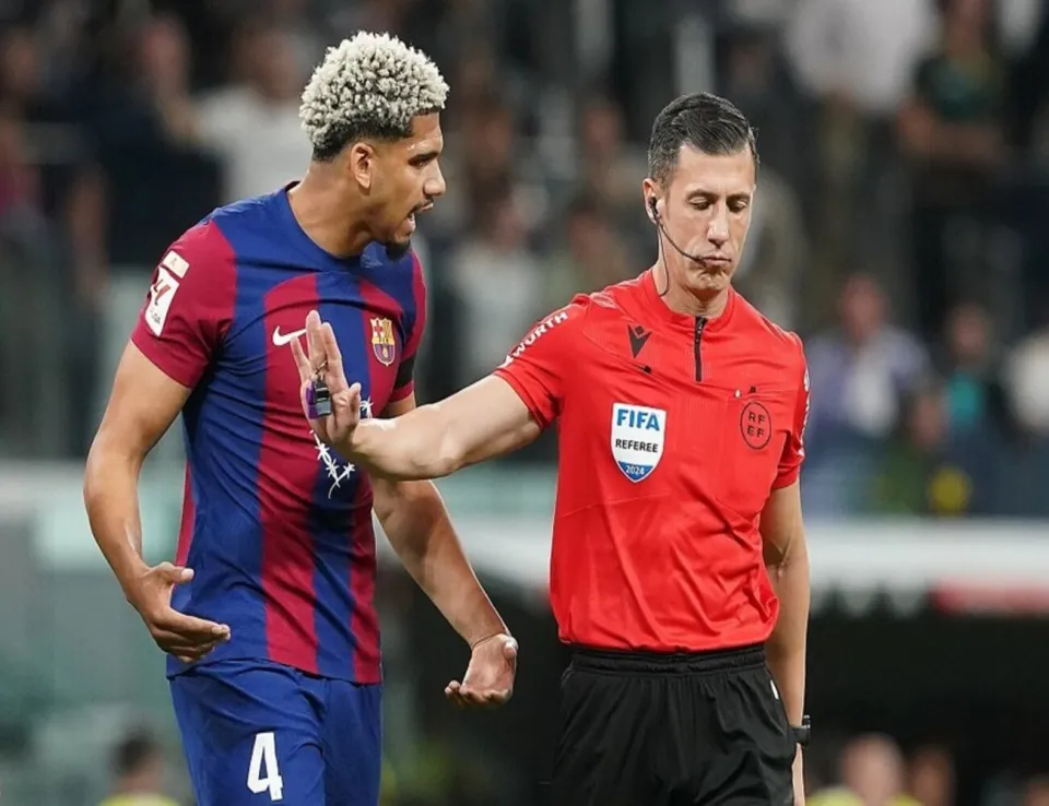 سوتو غرادو حكماً لكلاسيكو ريال مدريد وبرشلونة في سانتياغو برنابيو سوتو غرادو حكماً لكلاسيكو ريال مدريد وبرشلونة في سانتياغو برنابيو