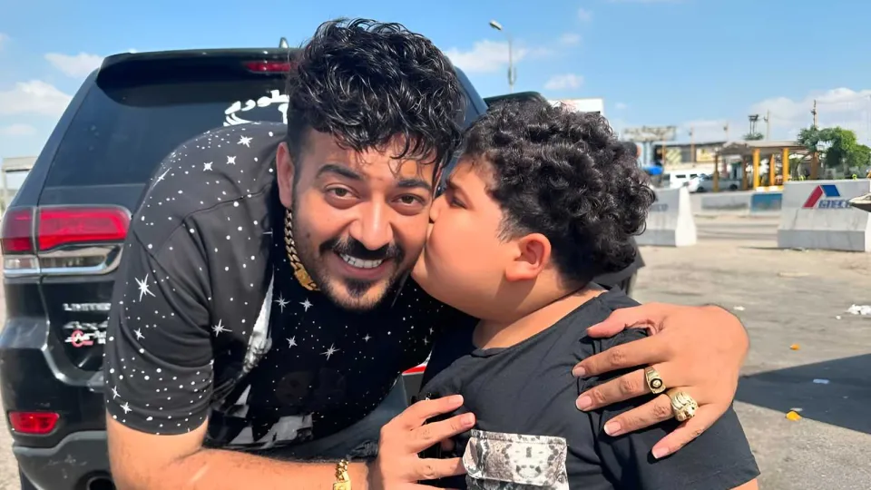 نجوم الغناء الشعبي وجمهور إمبابة يشيّعون الفنان الراحل إسماعيل الليثي