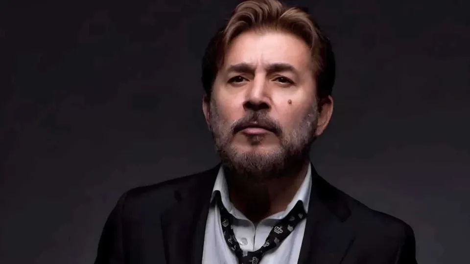 عابد فهد يرفع منسوب الحماس بنشر صور من كواليس مسلسل سعادة المجنون المنتظر في رمضان 2026"