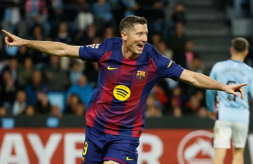 ثاني “هاتريك” منذ 80 عامًا.. ليفاندوفسكي يكتب التاريخ بقميص برشلونة