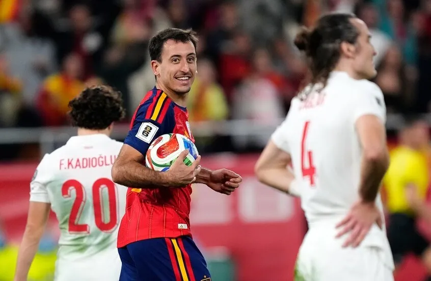 إسبانيا تتأهل مباشرة إلى مونديال 2026 بعد تعادلها مع تركيا 2-2