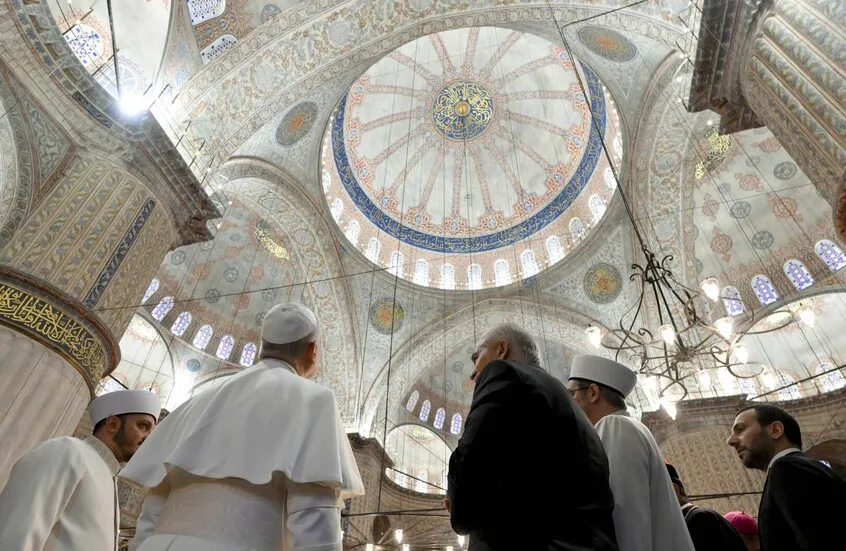 بابا الفاتيكان يزور الجامع الأزرق في إسطنبول