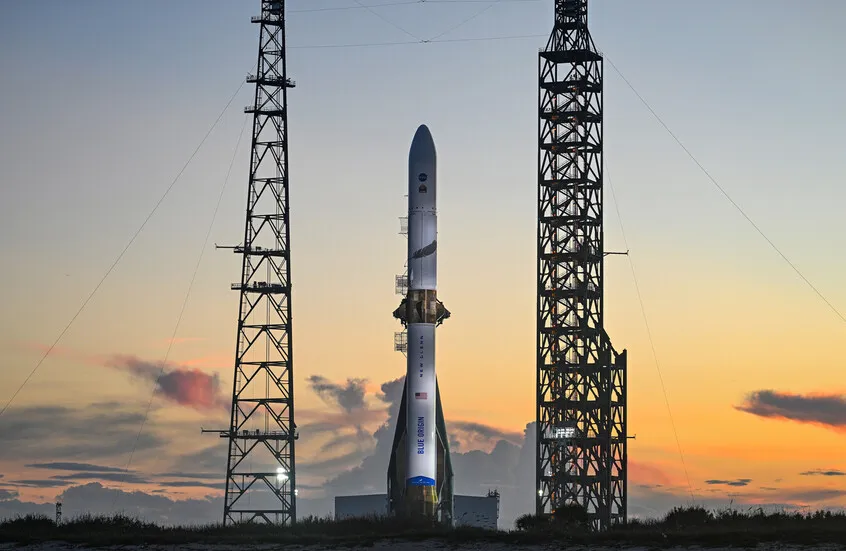 العواصف الشمسية تعرقل خطط الفضاء.. “بلو أوريجن” تؤجل إطلاق صاروخ “نيو غلين” إلى موعد غير محدد