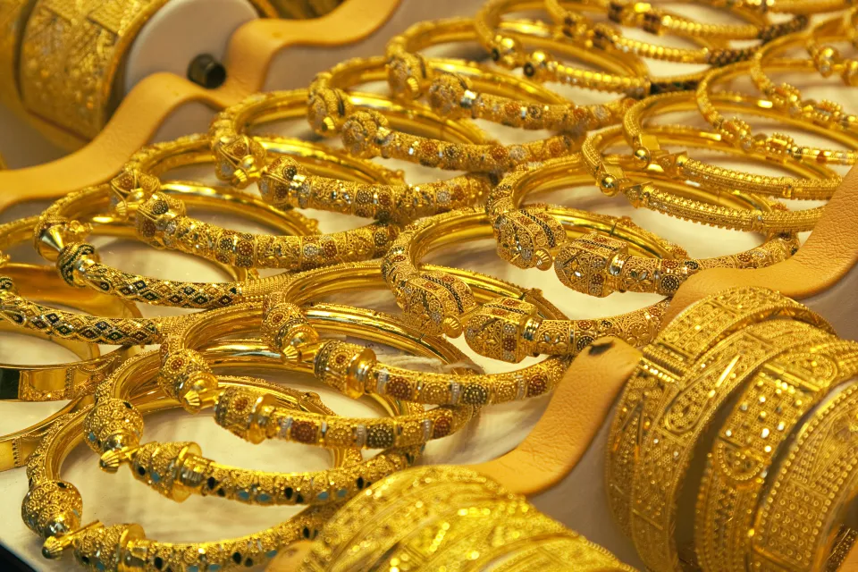 ارتفاع طفيف في أسعار الذهب مع ترقّب الأسواق لبيانات أميركية حاسمة