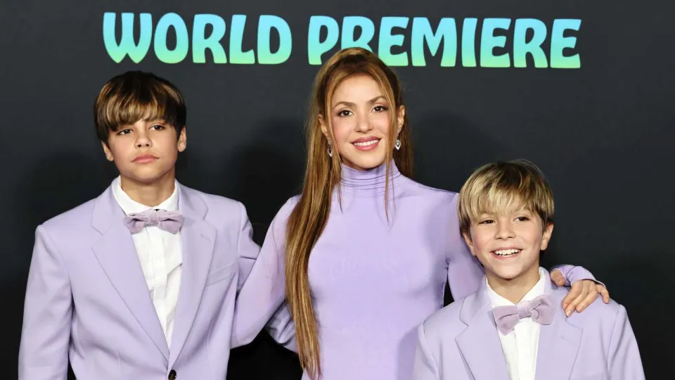 شاكيرا تتألق مع ولديها على السجادة الحمراء في العرض العالمي لـ Zootopia 2