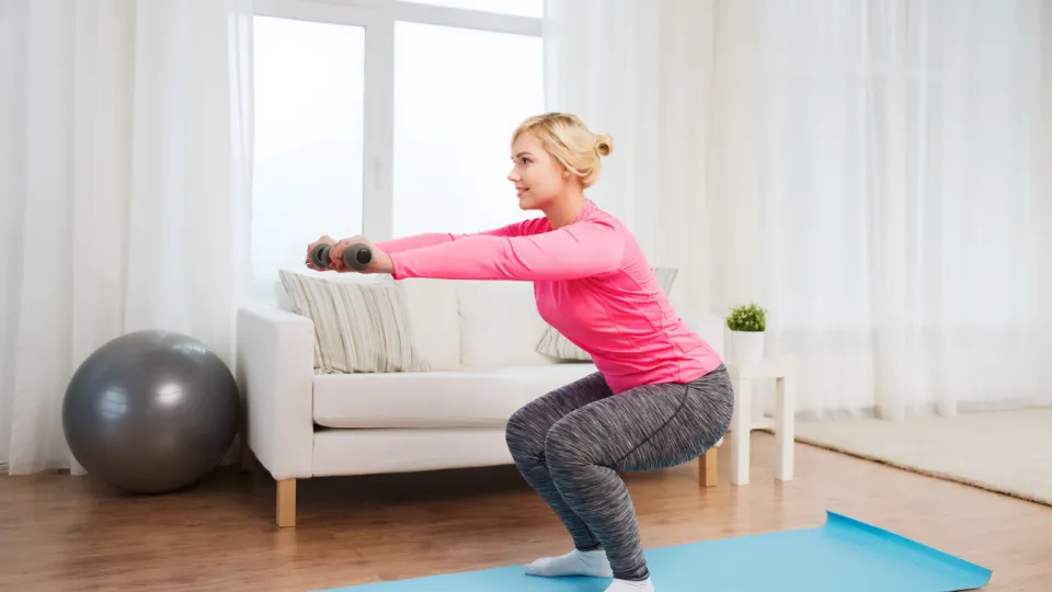 تمارين آمنة لاستعادة قوة البطن بعد الولادة الطبيعية والقيصرية