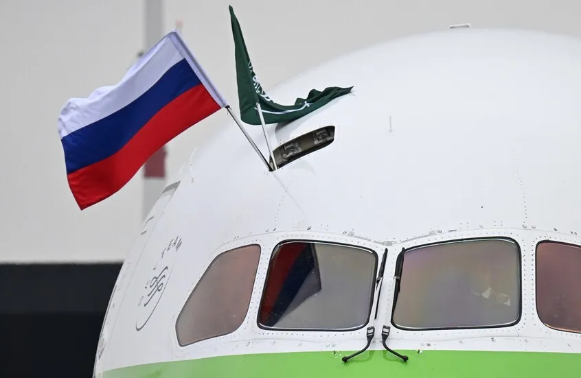 بحث توسيع رحلات الطيران المباشر بين روسيا والسعودية