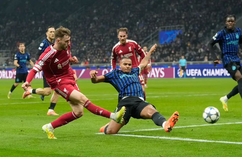 ليفربول ينجو من عاصفة أزمة صلاح ويخطف فوزاً متأخراً من إنتر في دوري الأبطال