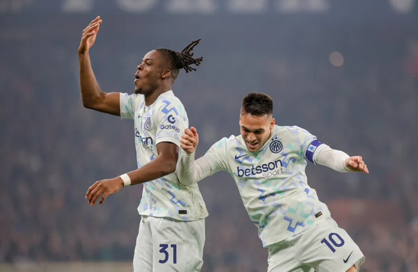 إنتر ميلان يقفز إلى صدارة الدوري الإيطالي بعد الفوز على جنوى