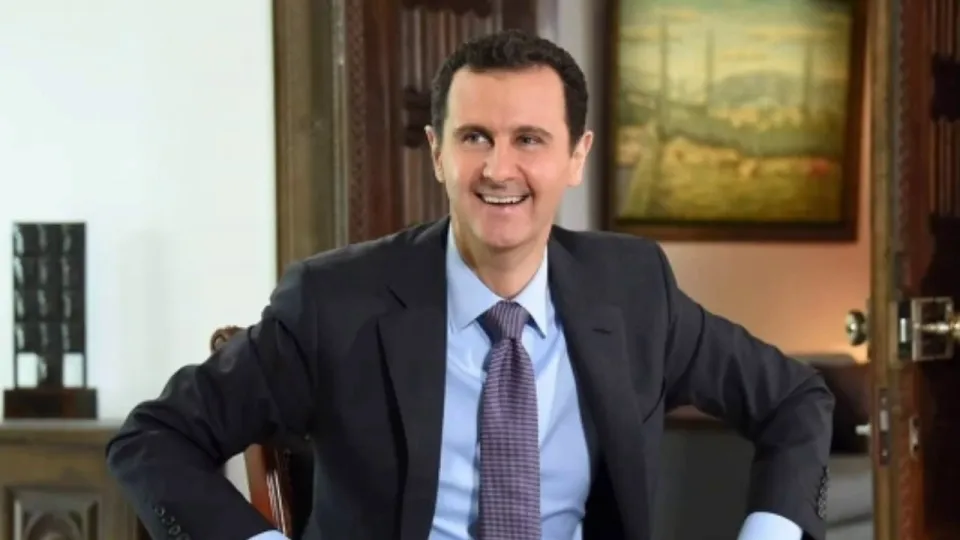 «الغارديان»: بشار الأسد يعيش حياة منعزلة في موسكو ويحاول العودة إلى مهنة طب العيون