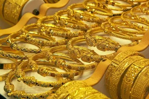 الذهب يسجل أعلى مستوى تاريخي.. ويتجاوز 4400 دولار للأونصة