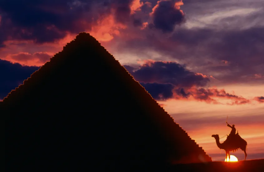 دراسة مثيرة للجدل تزعم أن الهرم الأكبر قد يكون عمره عشرات الآلاف من السنين