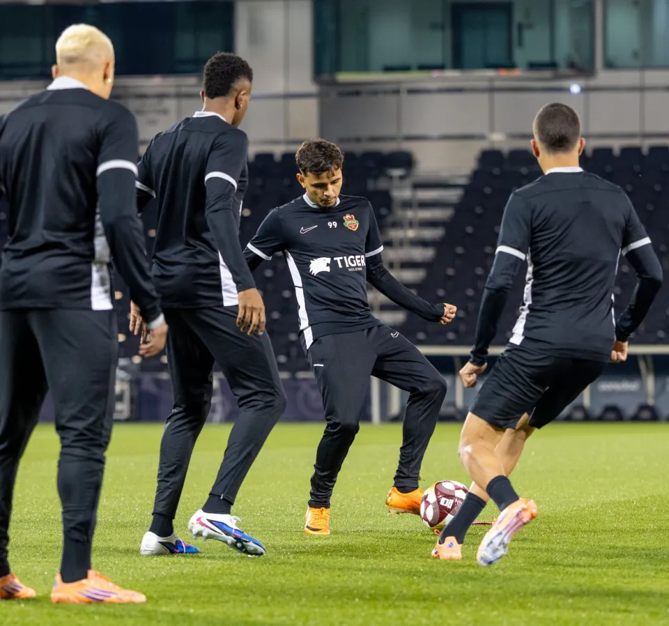 شباب الأهلي يواجه السد القطري السبت في نهائي «درع السوبر»