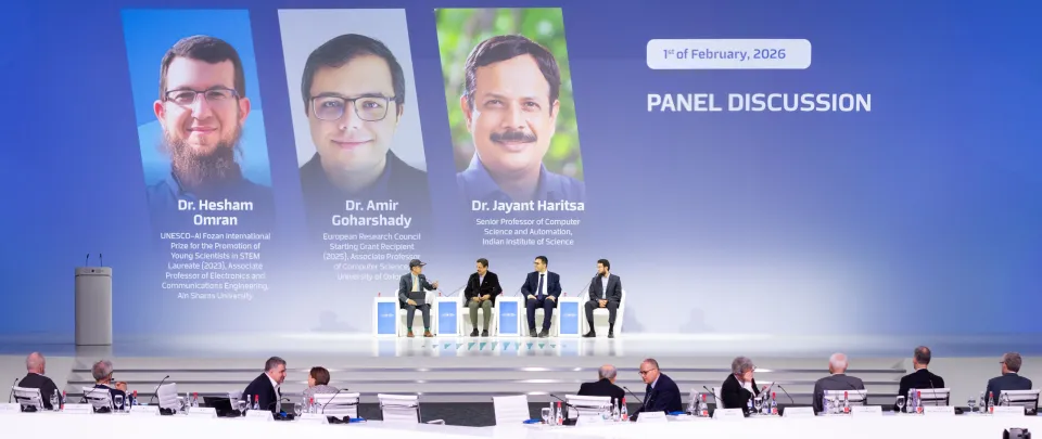 علماء نوبل في القمة العالمية للعلماء: الذكاء الاصطناعي "مساعد قوي" لكنه لا يحل محل العقل البشري في الاكتشاف الكبير