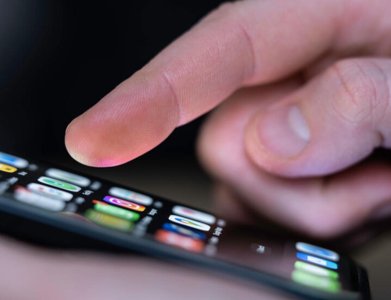 غوغل تمنح الشركات القدرة على مراقبة رسائل الموظفين على هواتف العمل