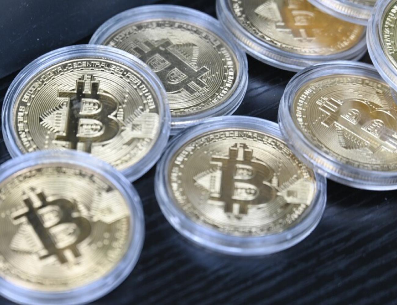 البيتكوين تتعافى وتخترق حاجز 93 ألف دولار