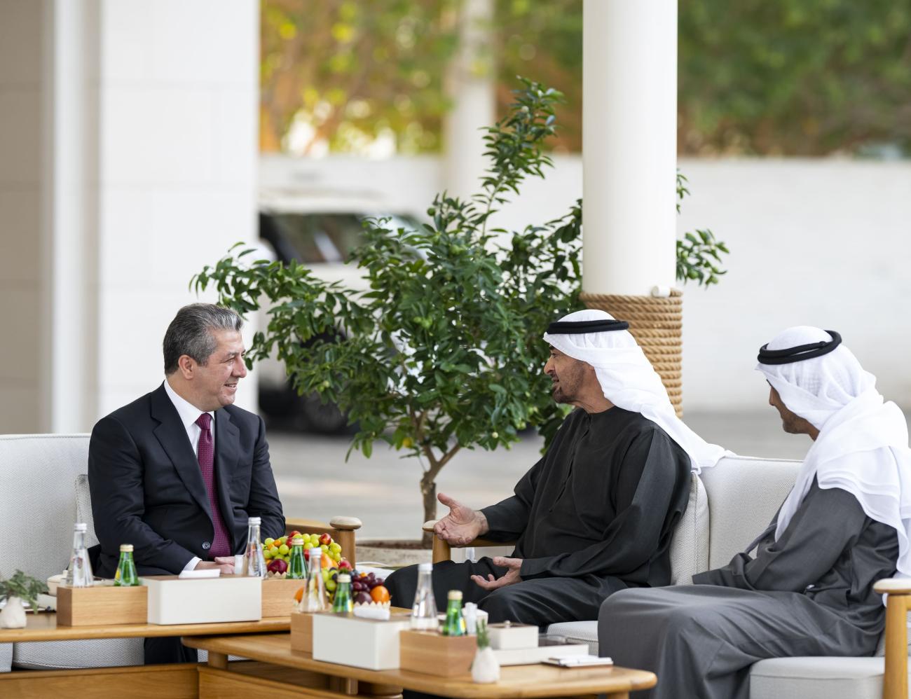 محمد بن زايد يستقبل مسرور بارزاني في أبوظبي لبحث التعاون والعلاقات المشتركة