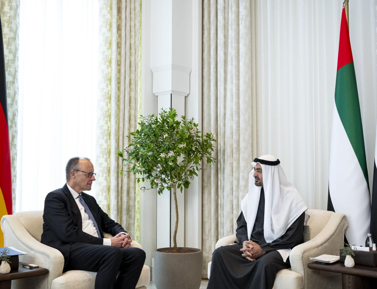 رئيس الدولة والمستشار الألماني يبحثان علاقات التعاون بين البلدين ويشهدان إعلان عدد من مذكرات التفاهم